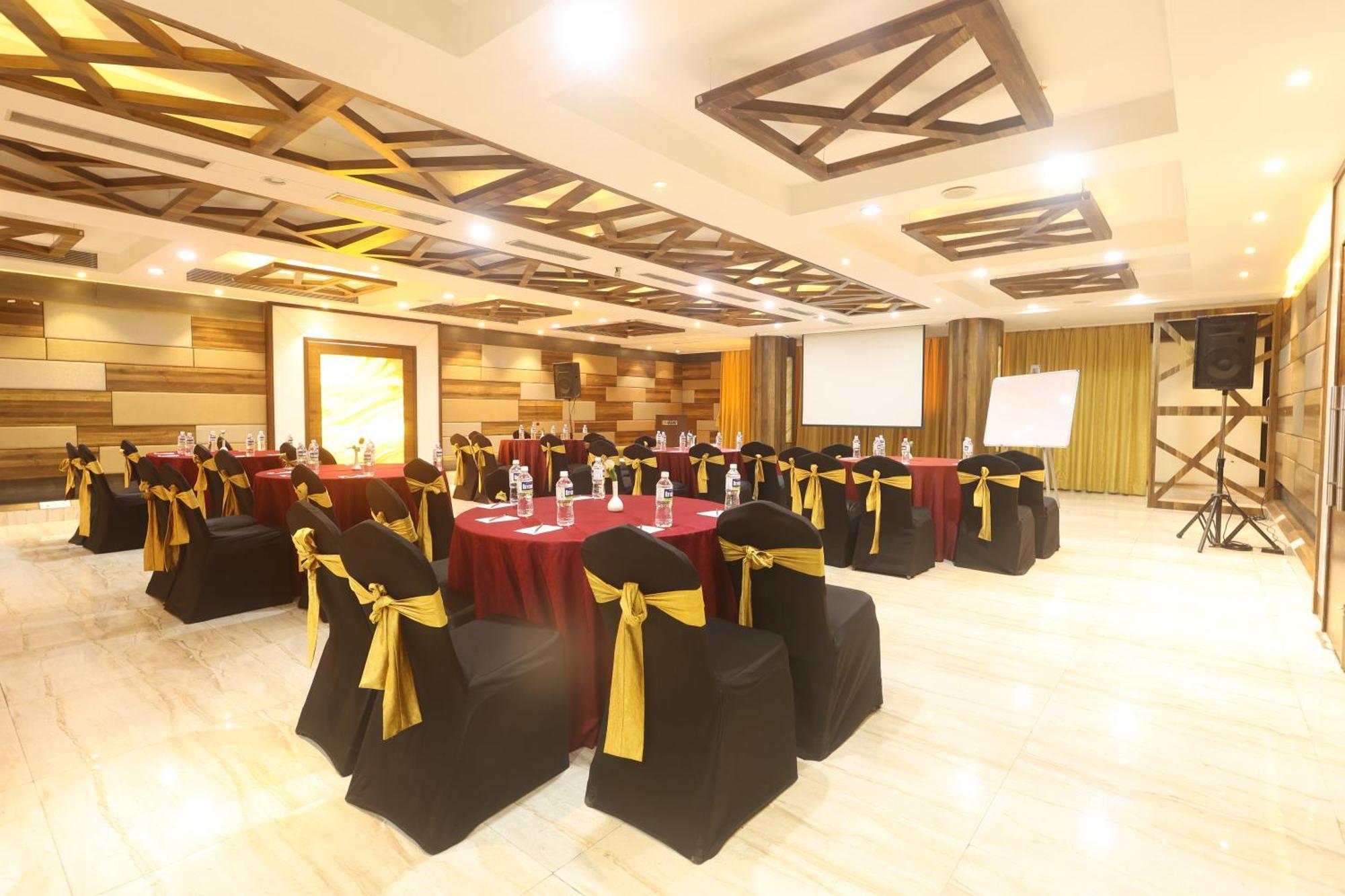 Orbett Hotel Pune Esterno foto