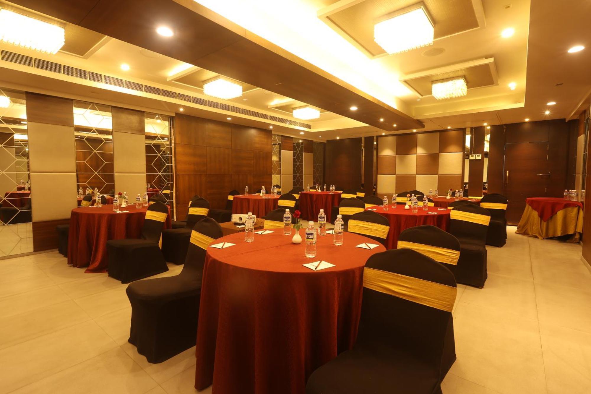 Orbett Hotel Pune Esterno foto