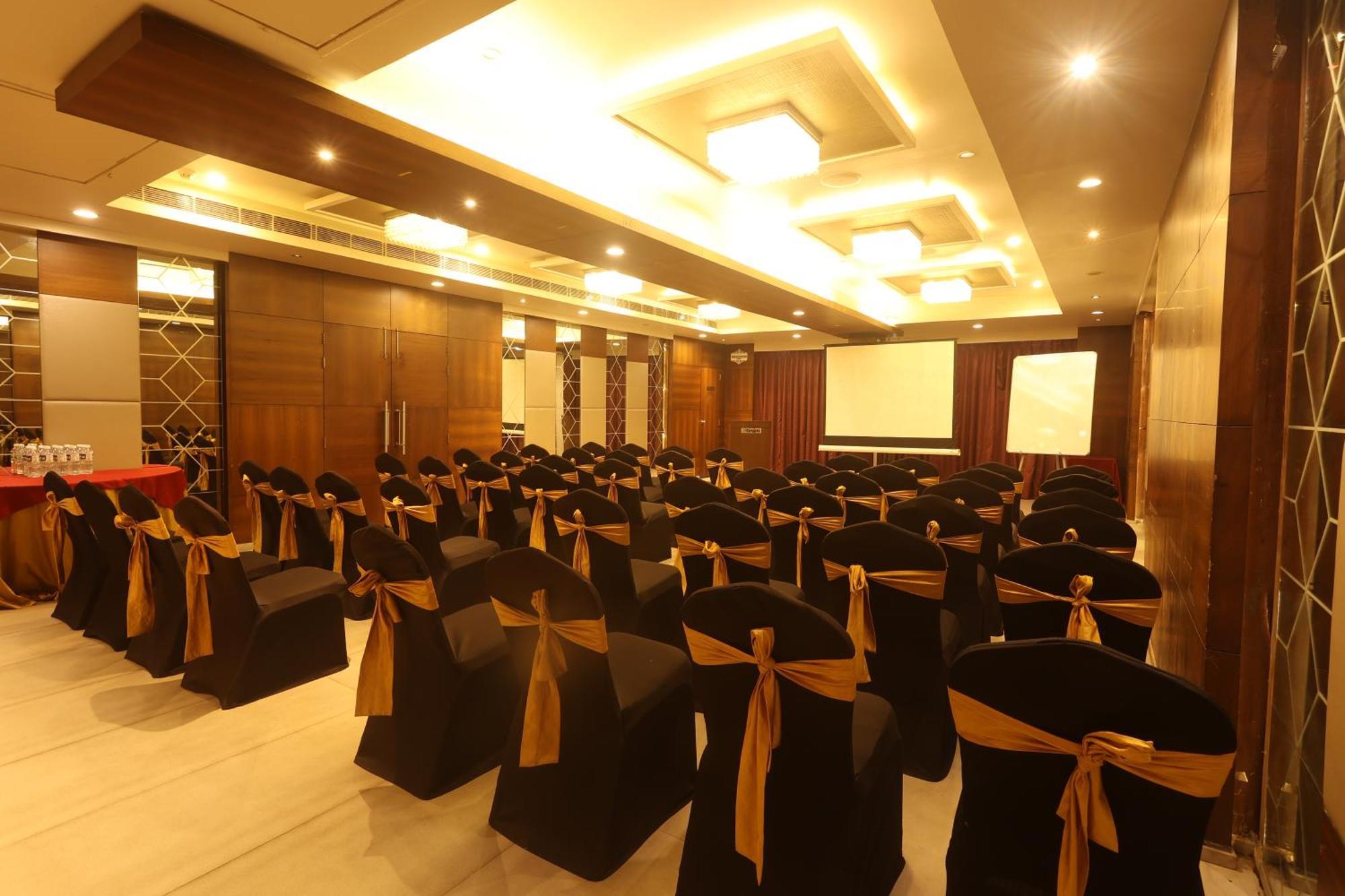 Orbett Hotel Pune Esterno foto