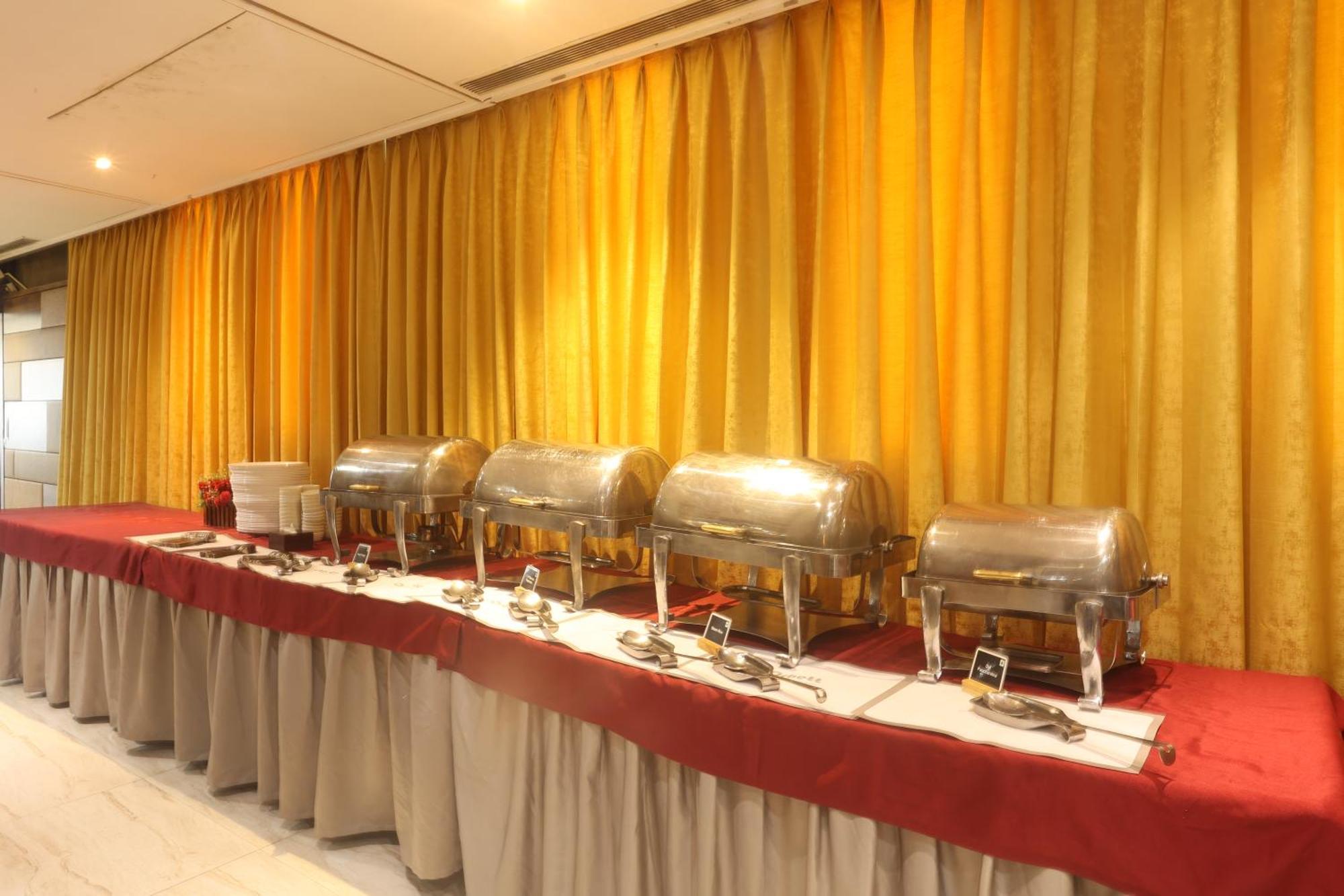 Orbett Hotel Pune Esterno foto