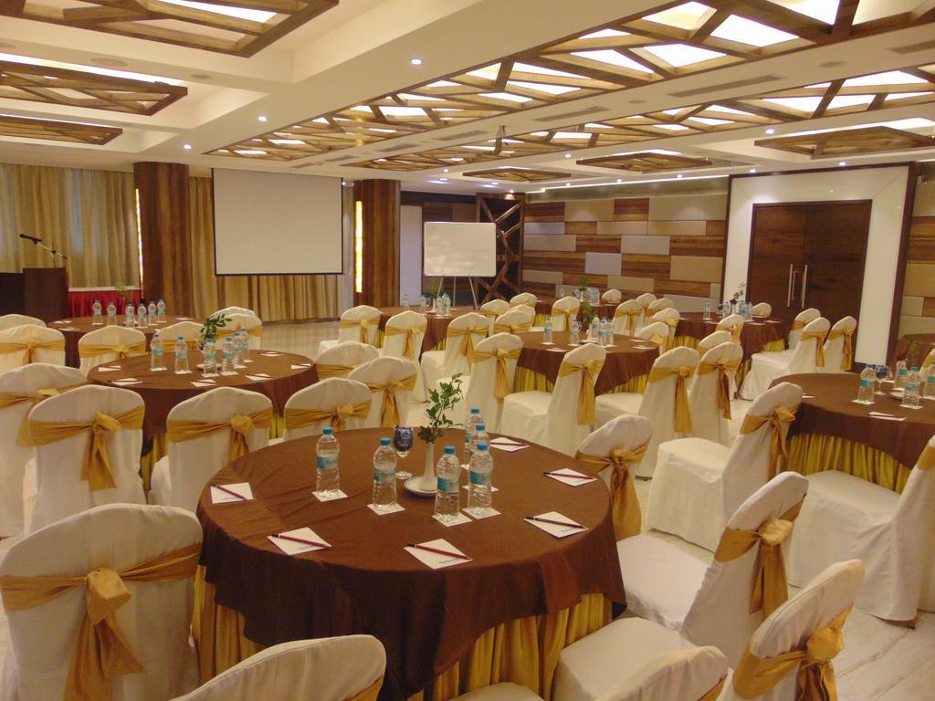 Orbett Hotel Pune Esterno foto