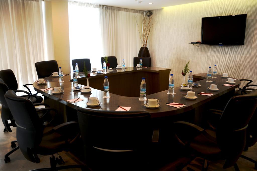 Orbett Hotel Pune Esterno foto