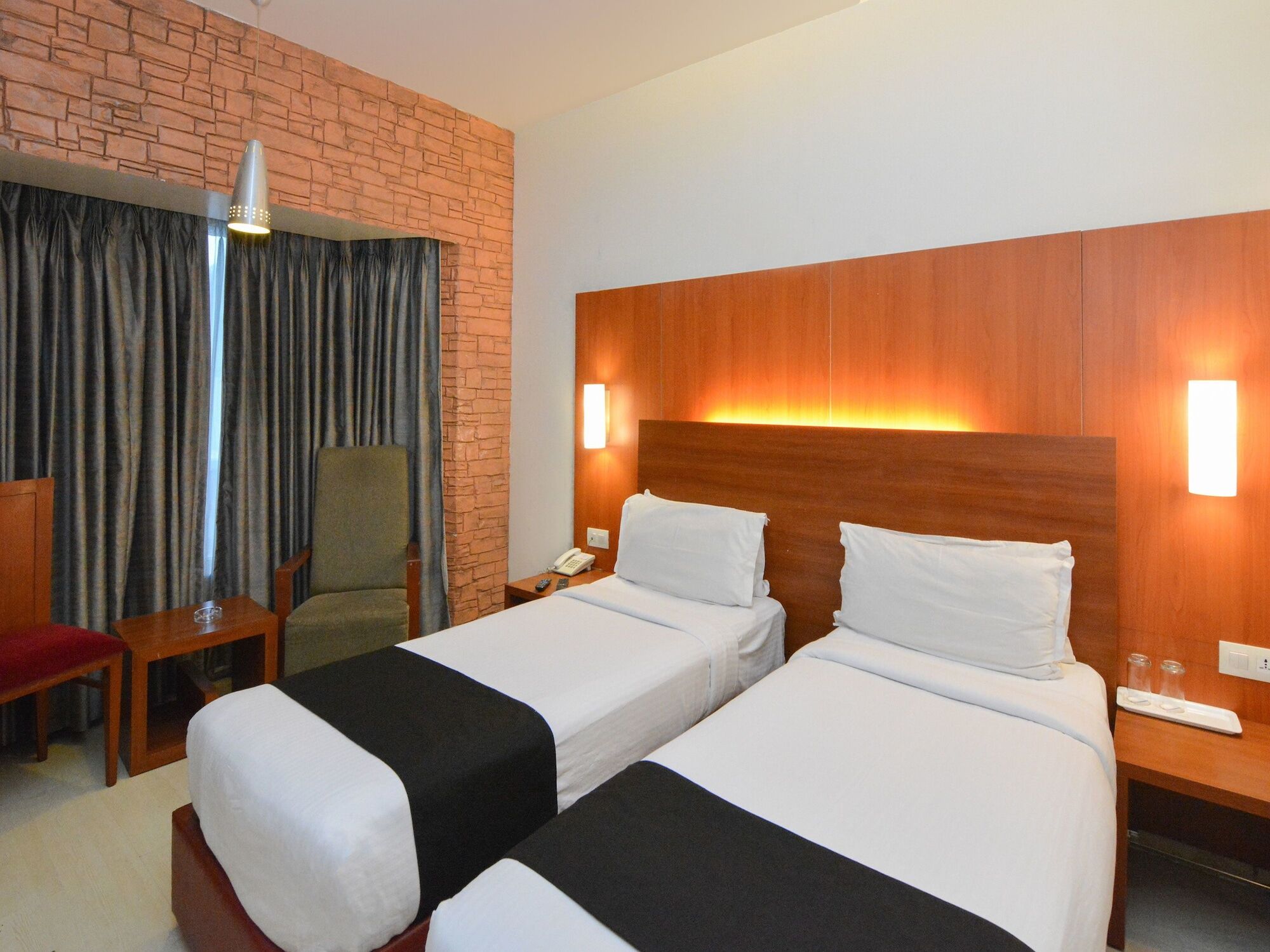 Orbett Hotel Pune Esterno foto